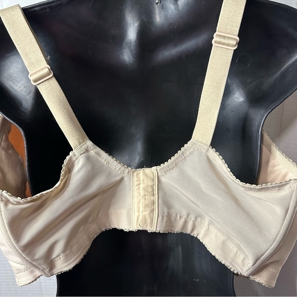 Elila Sz 40 J MICROFIBER MOLDED SOFTCUP
Beige 1803 - Picture 3 of 7